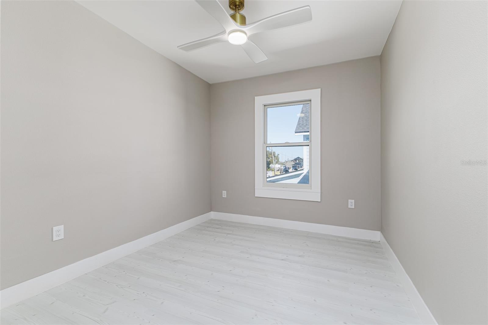 Image 36 of 44 For 731 Missouri Avenue