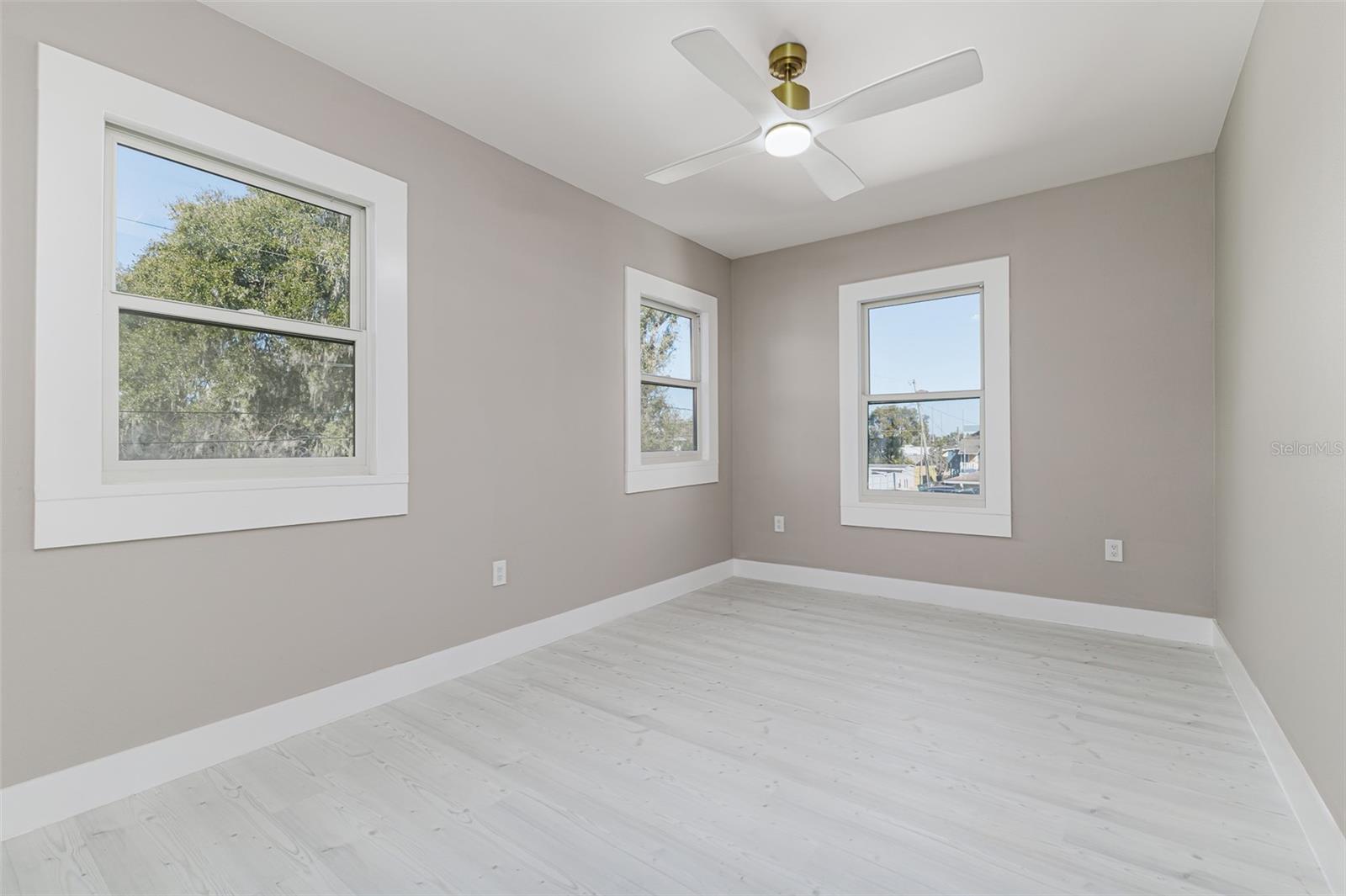 Image 38 of 44 For 731 Missouri Avenue