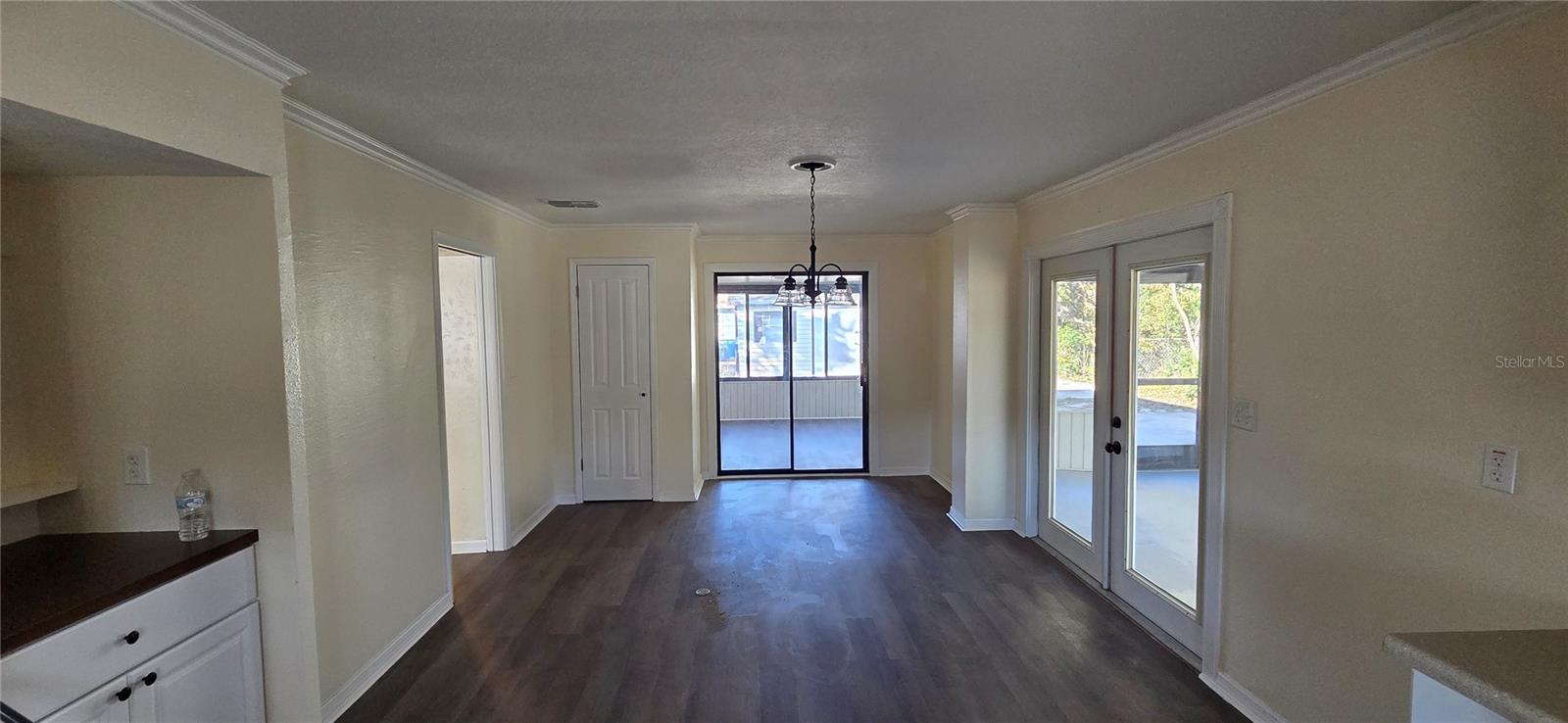 Image 10 of 23 For 517 Garden Drive S