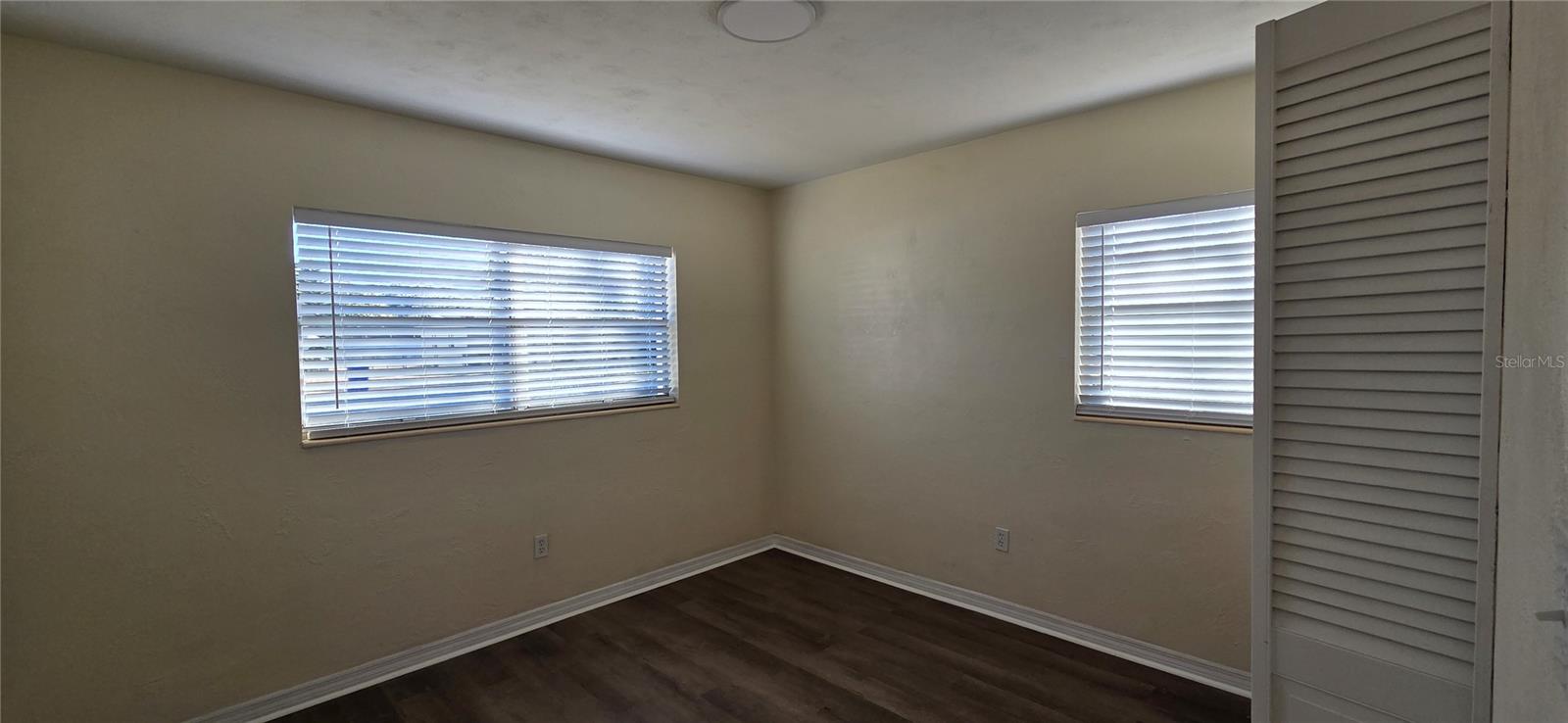 Image 12 of 23 For 517 Garden Drive S