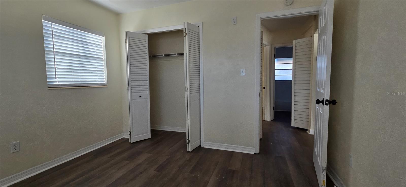 Image 13 of 23 For 517 Garden Drive S