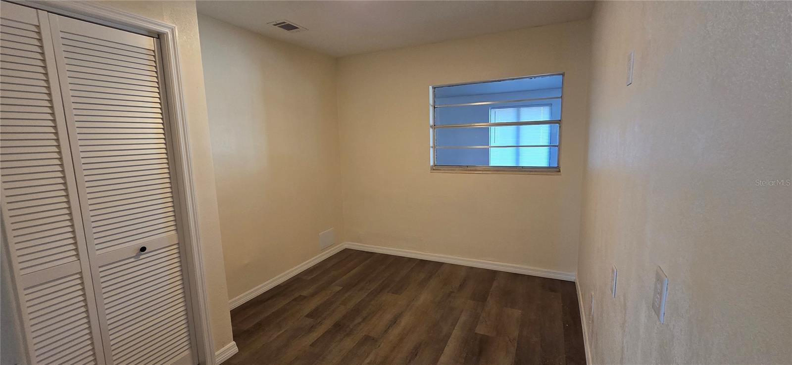 Image 15 of 23 For 517 Garden Drive S