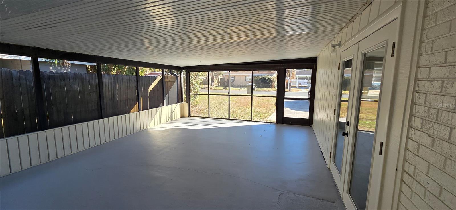 Image 17 of 23 For 517 Garden Drive S