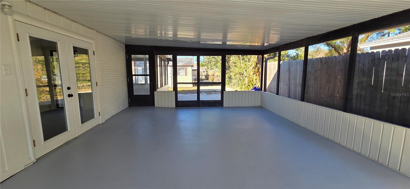 Image 18 of 23 For 517 Garden Drive S