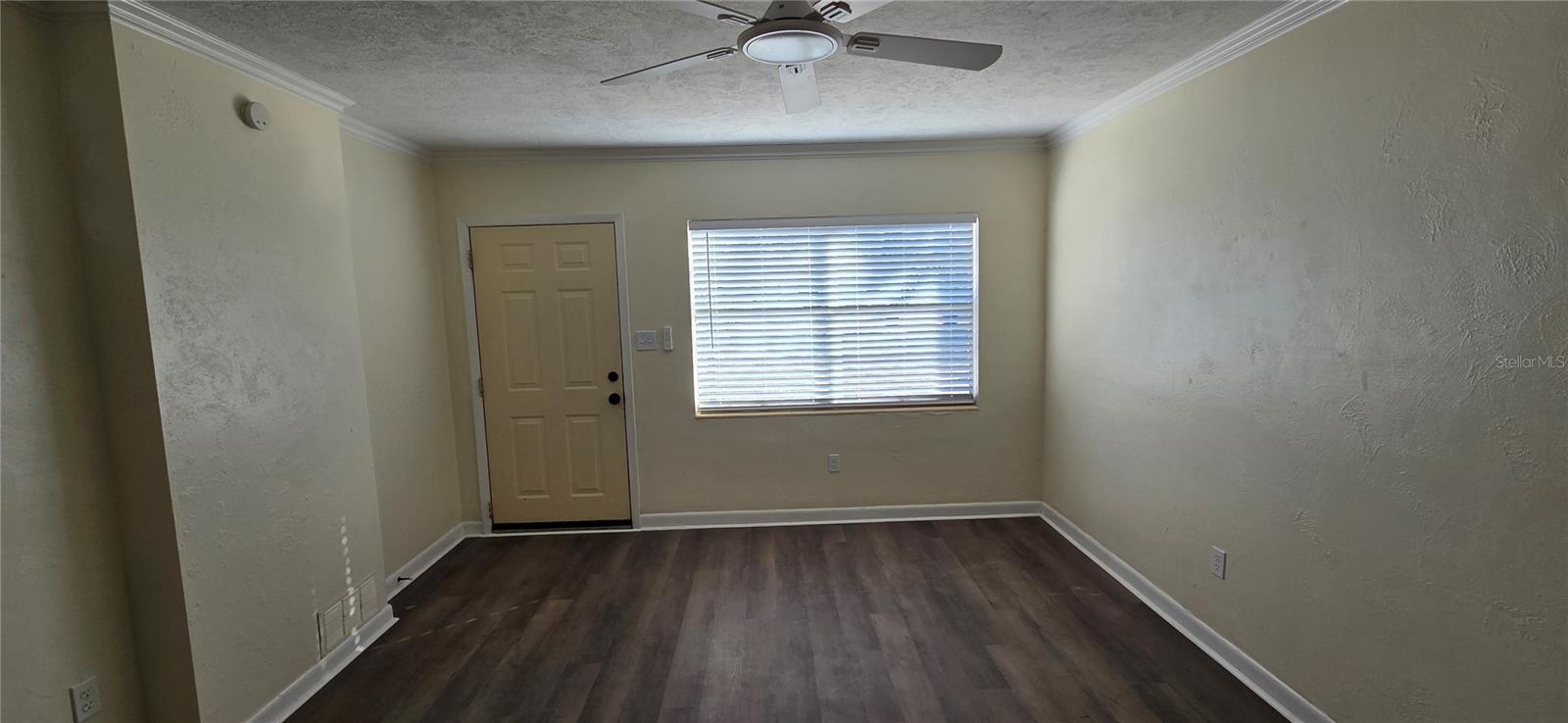 Image 4 of 23 For 517 Garden Drive S