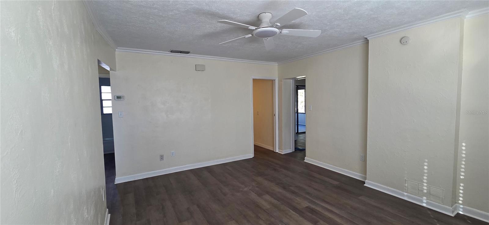 Image 5 of 23 For 517 Garden Drive S