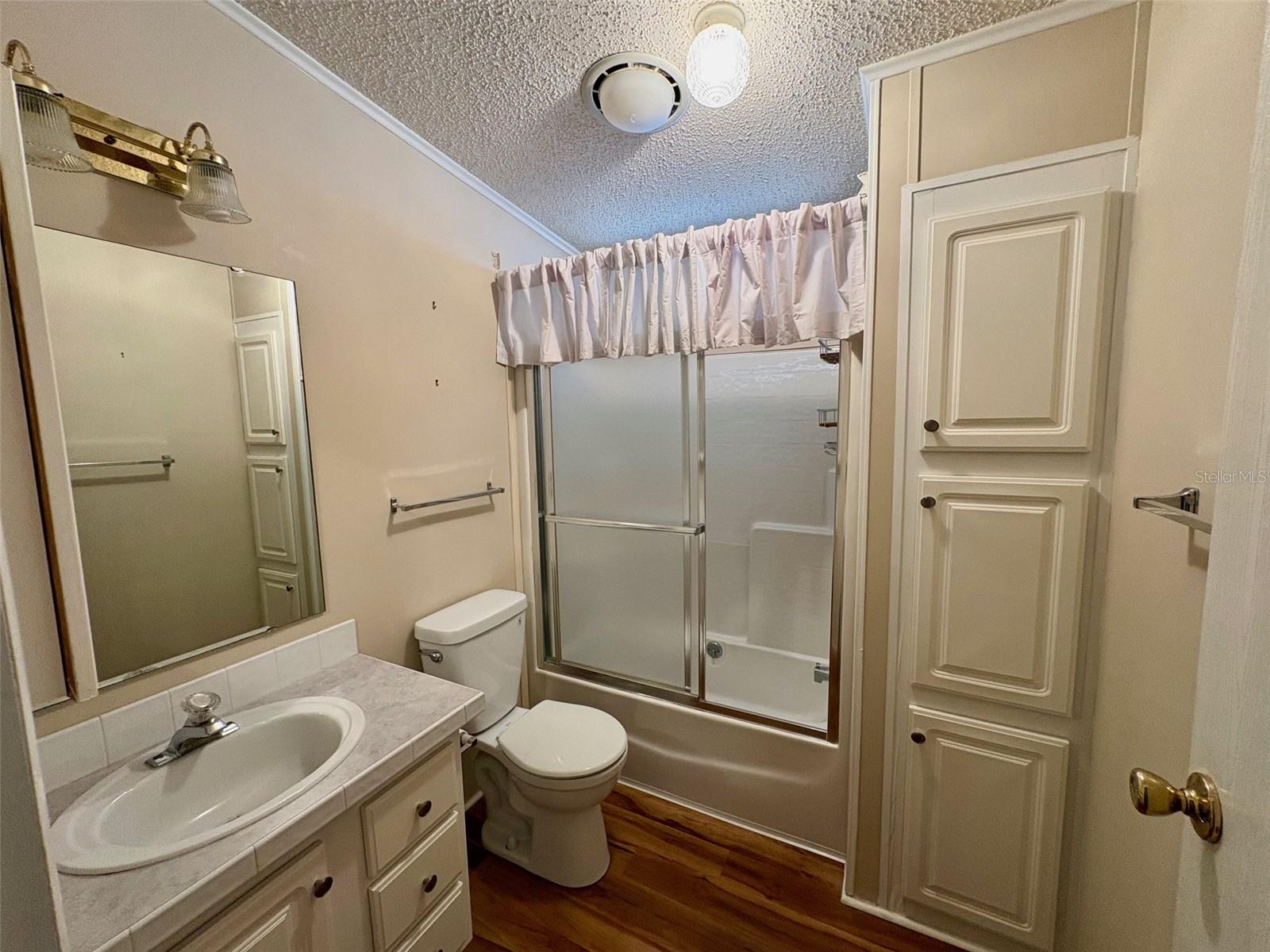 Image 28 of 52 For 6086 Southern Oaks Drive Se