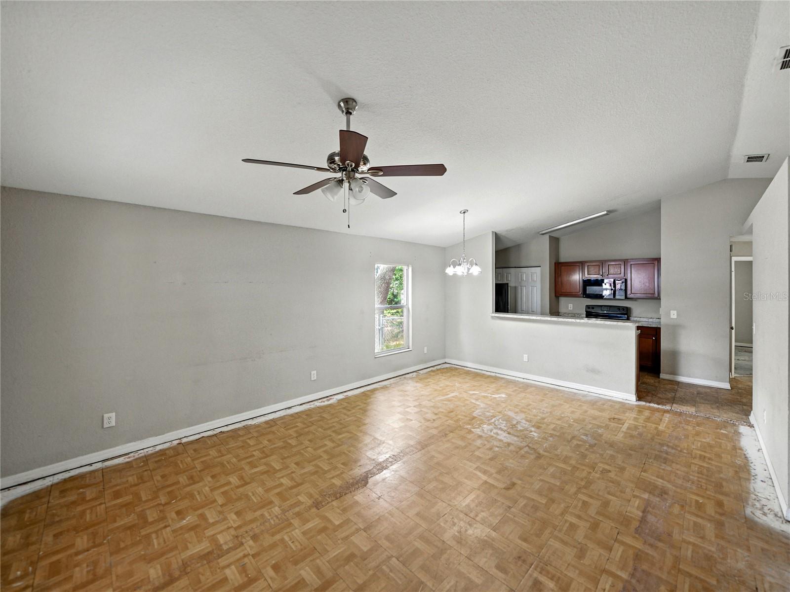 Image 10 of 52 For 829 Lake Avenue