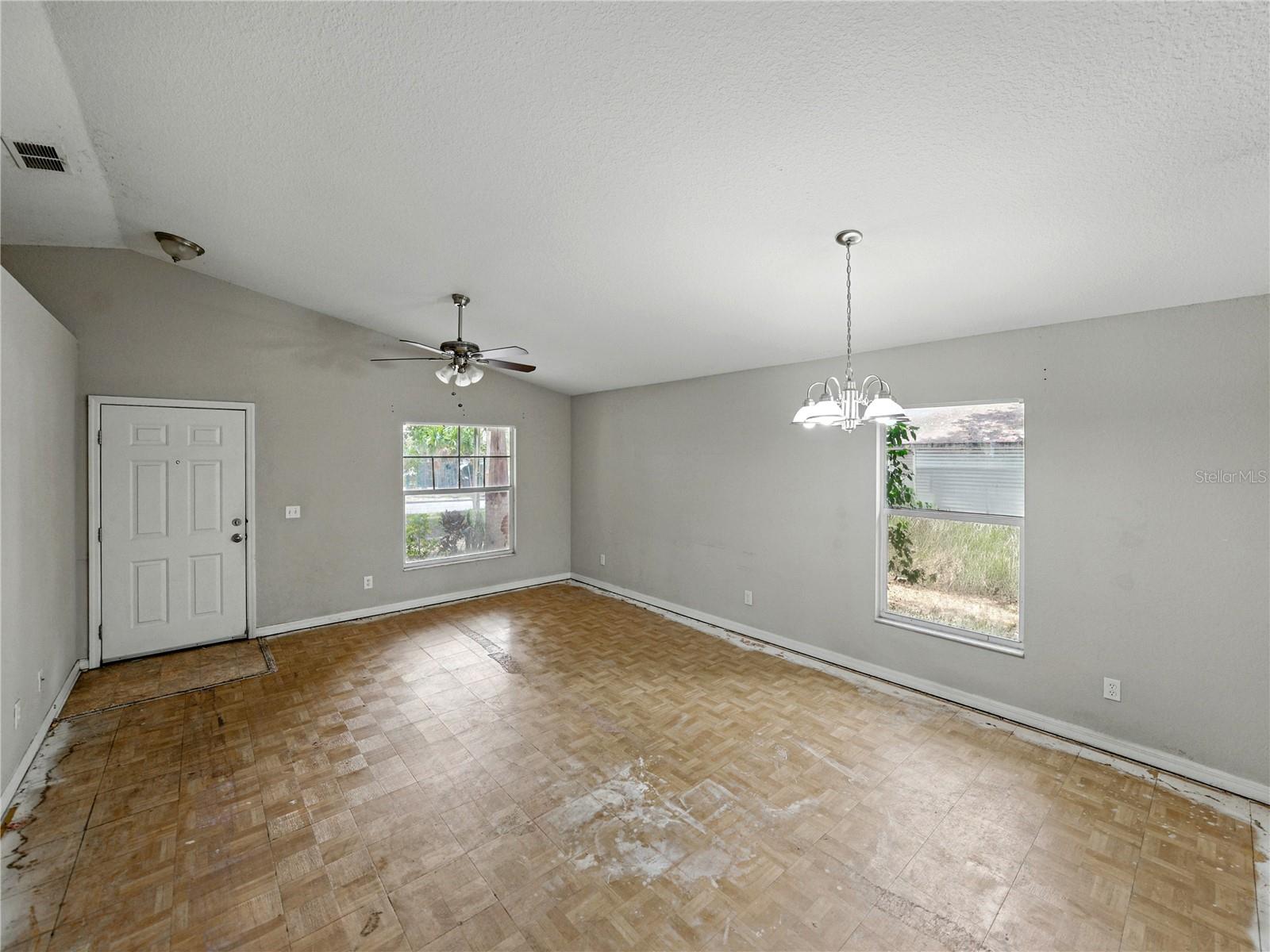 Image 11 of 52 For 829 Lake Avenue