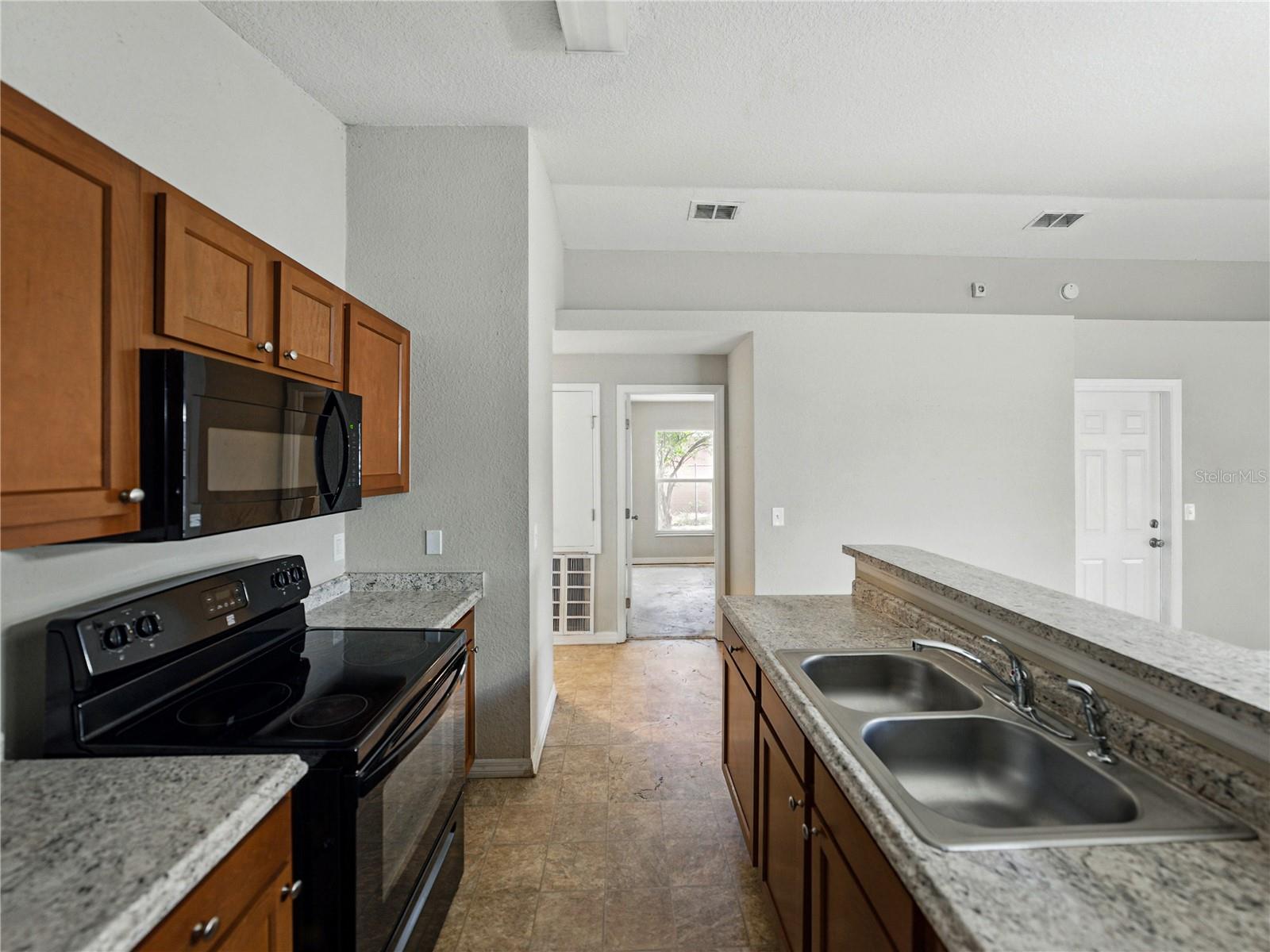 Image 17 of 52 For 829 Lake Avenue