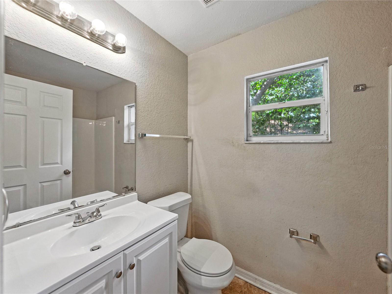 Image 23 of 52 For 829 Lake Avenue