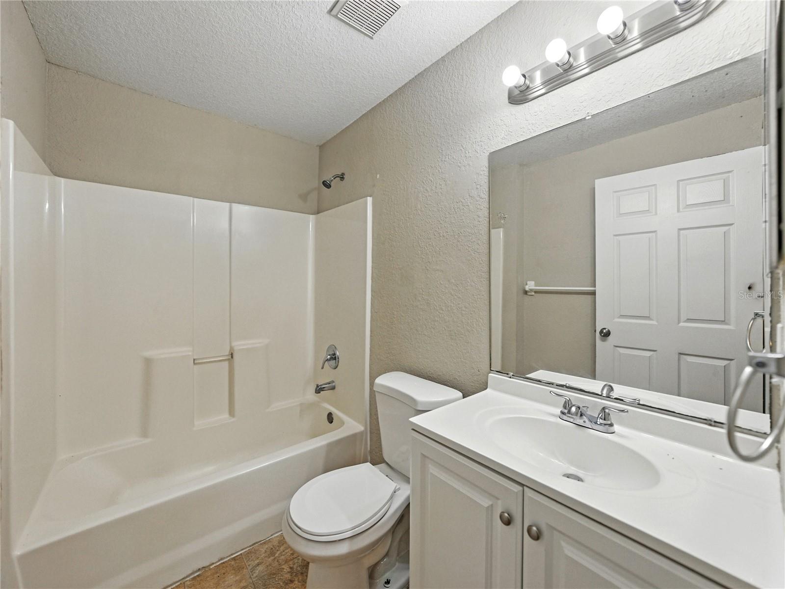 Image 25 of 52 For 829 Lake Avenue