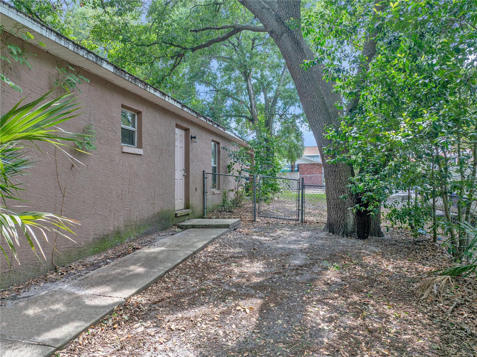 Image 40 of 52 For 829 Lake Avenue