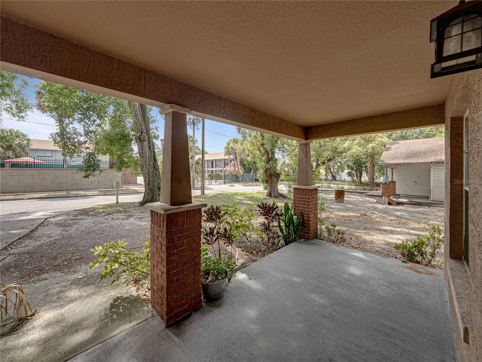 Image 8 of 52 For 829 Lake Avenue