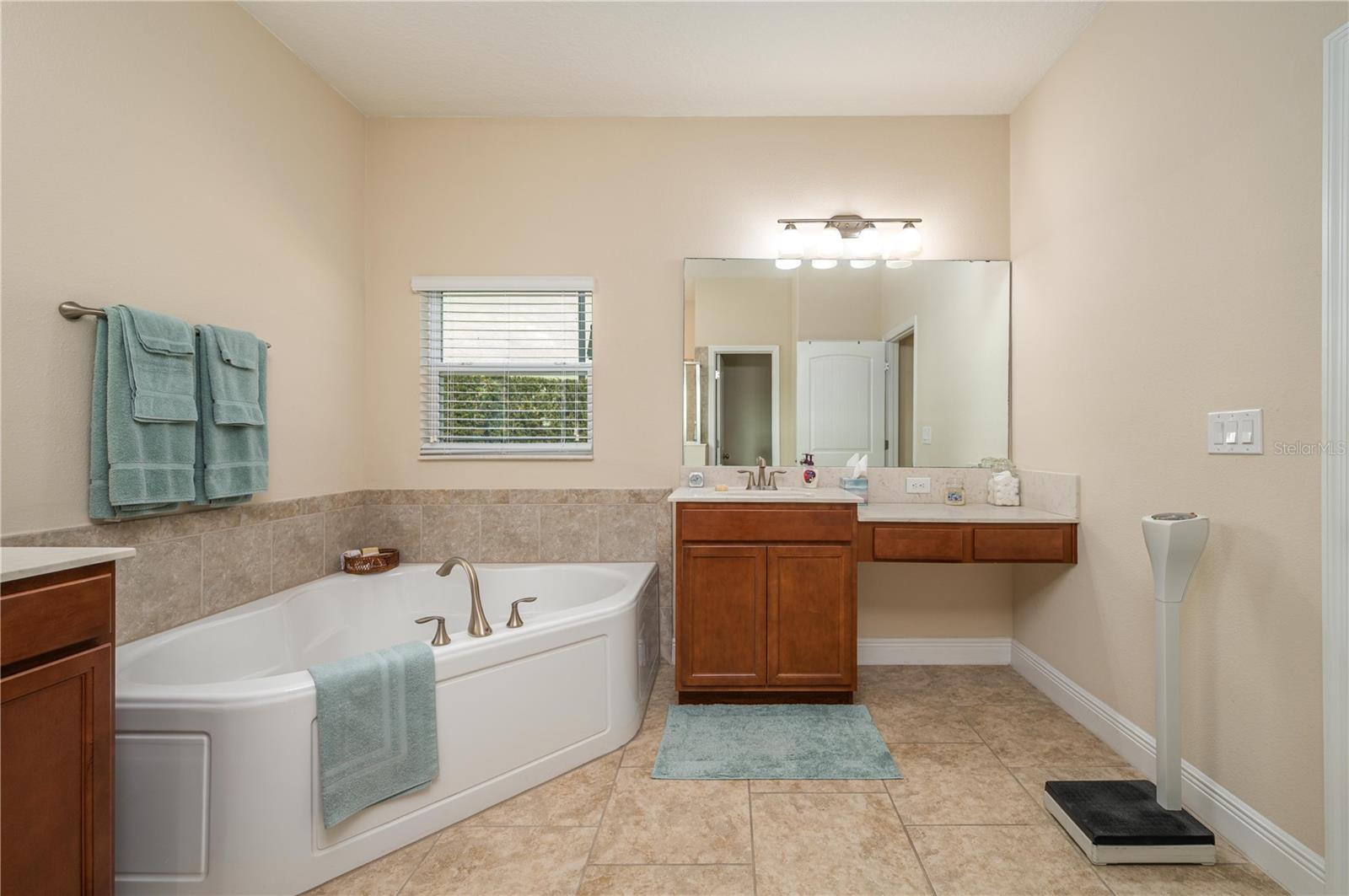 Listing photo id 20 for 1051 Lena Run Court
