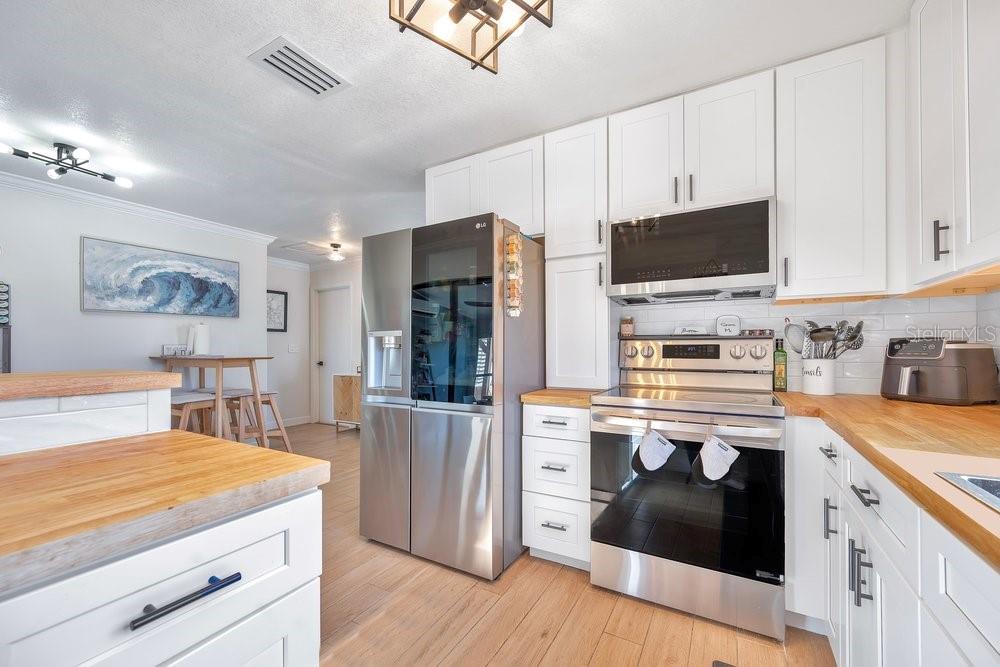 Image 7 of 39 For 937 Buttercup Drive