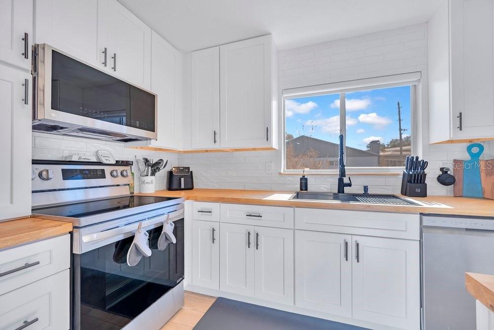 Image 8 of 39 For 937 Buttercup Drive