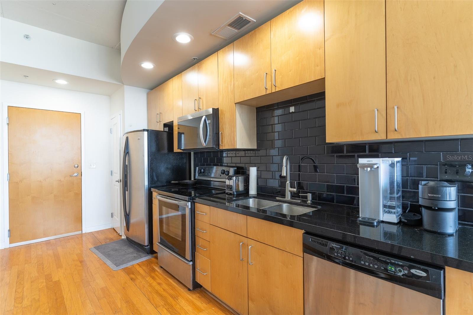 Image 2 of 33 For 155 Court Avenue 2503