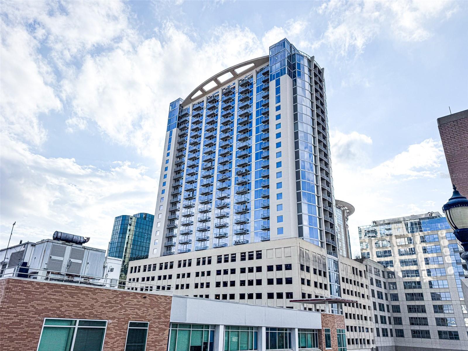 Image 23 of 33 For 155 Court Avenue 2503