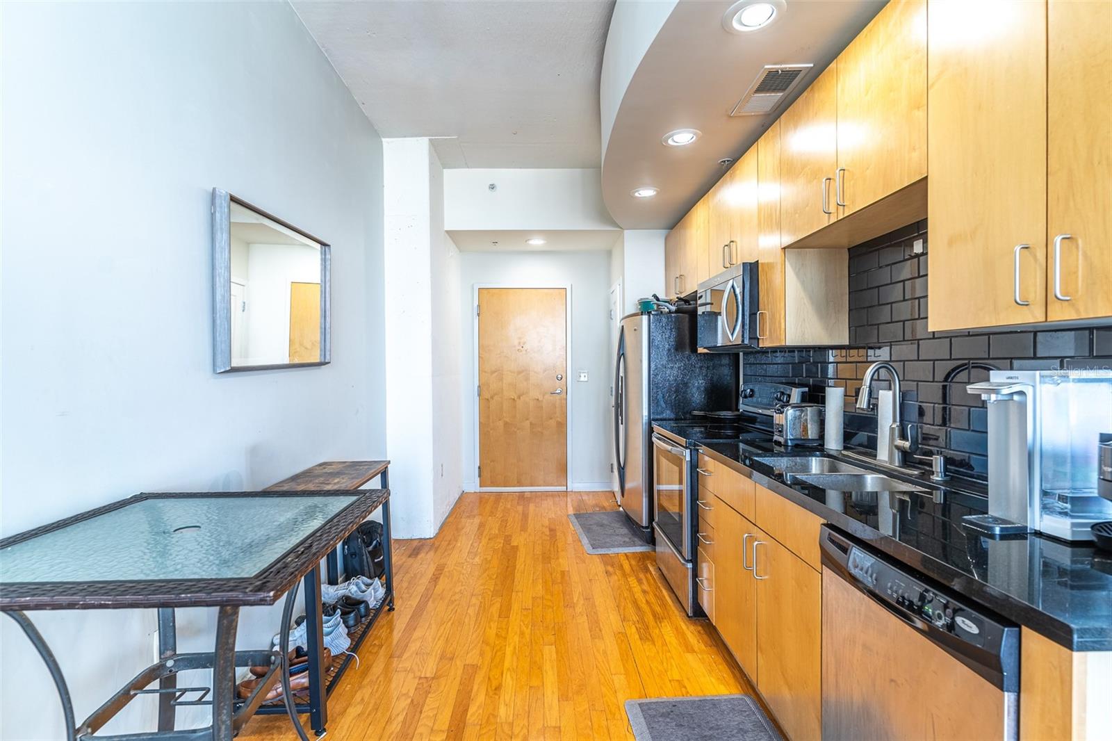 Image 3 of 33 For 155 Court Avenue 2503