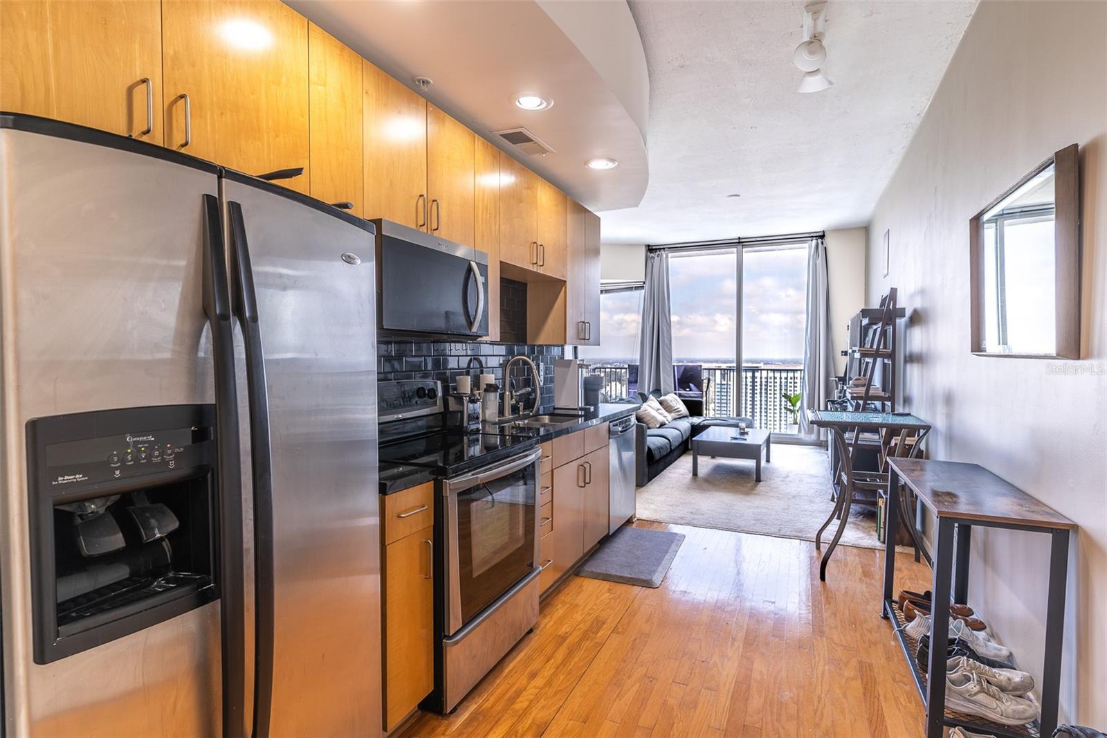 Image 4 of 33 For 155 Court Avenue 2503