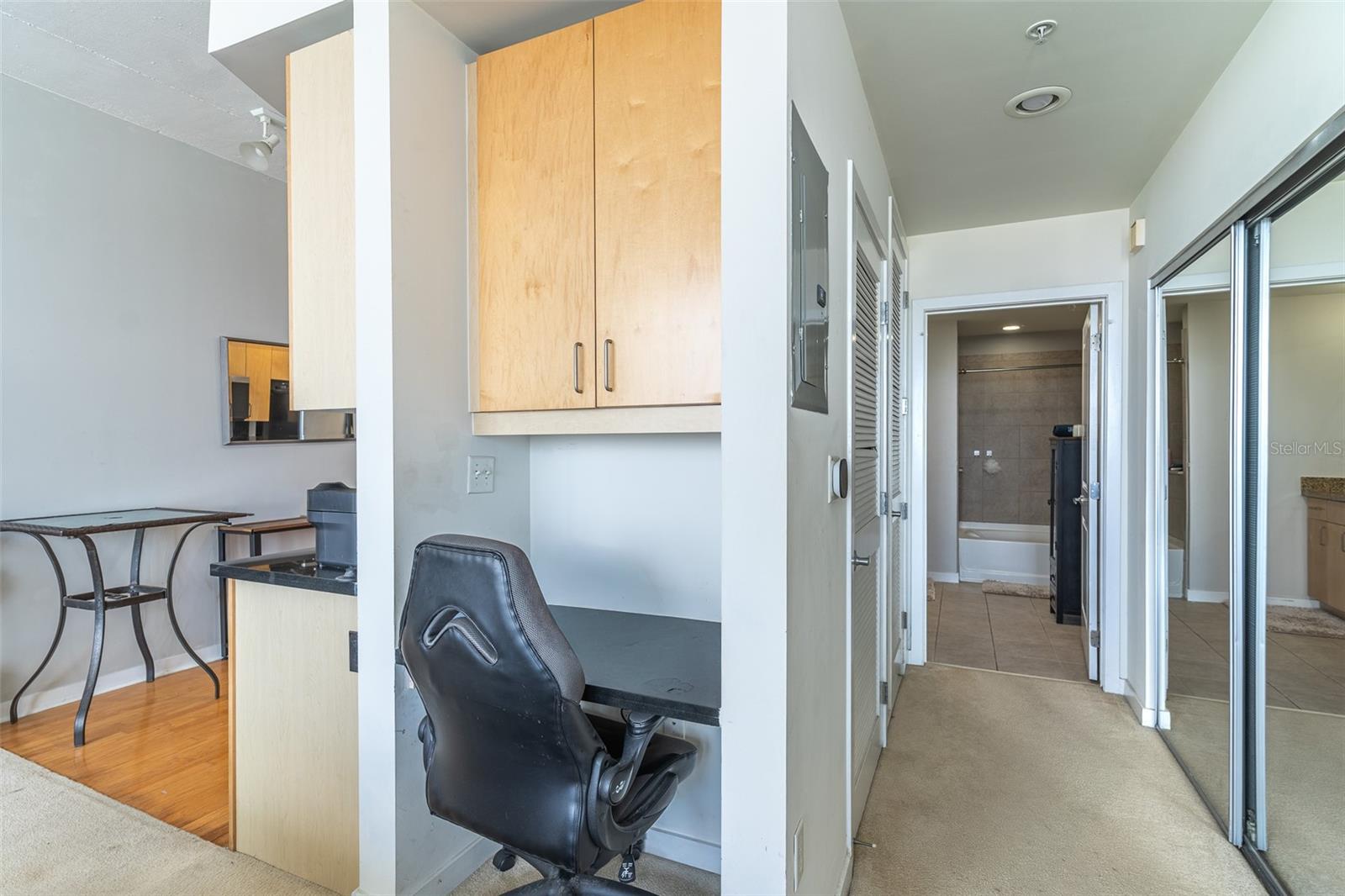 Image 5 of 33 For 155 Court Avenue 2503