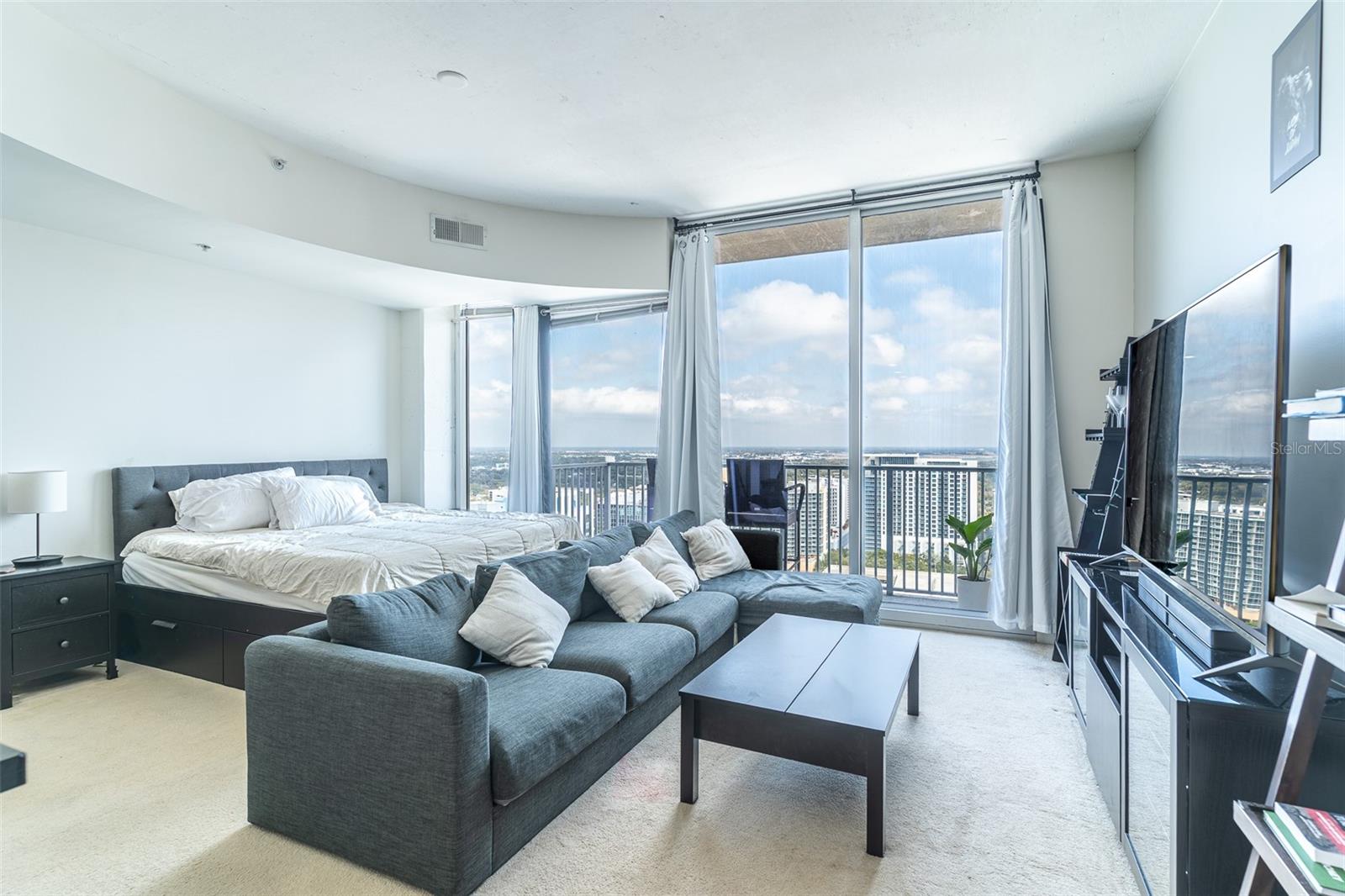 Image 6 of 33 For 155 Court Avenue 2503