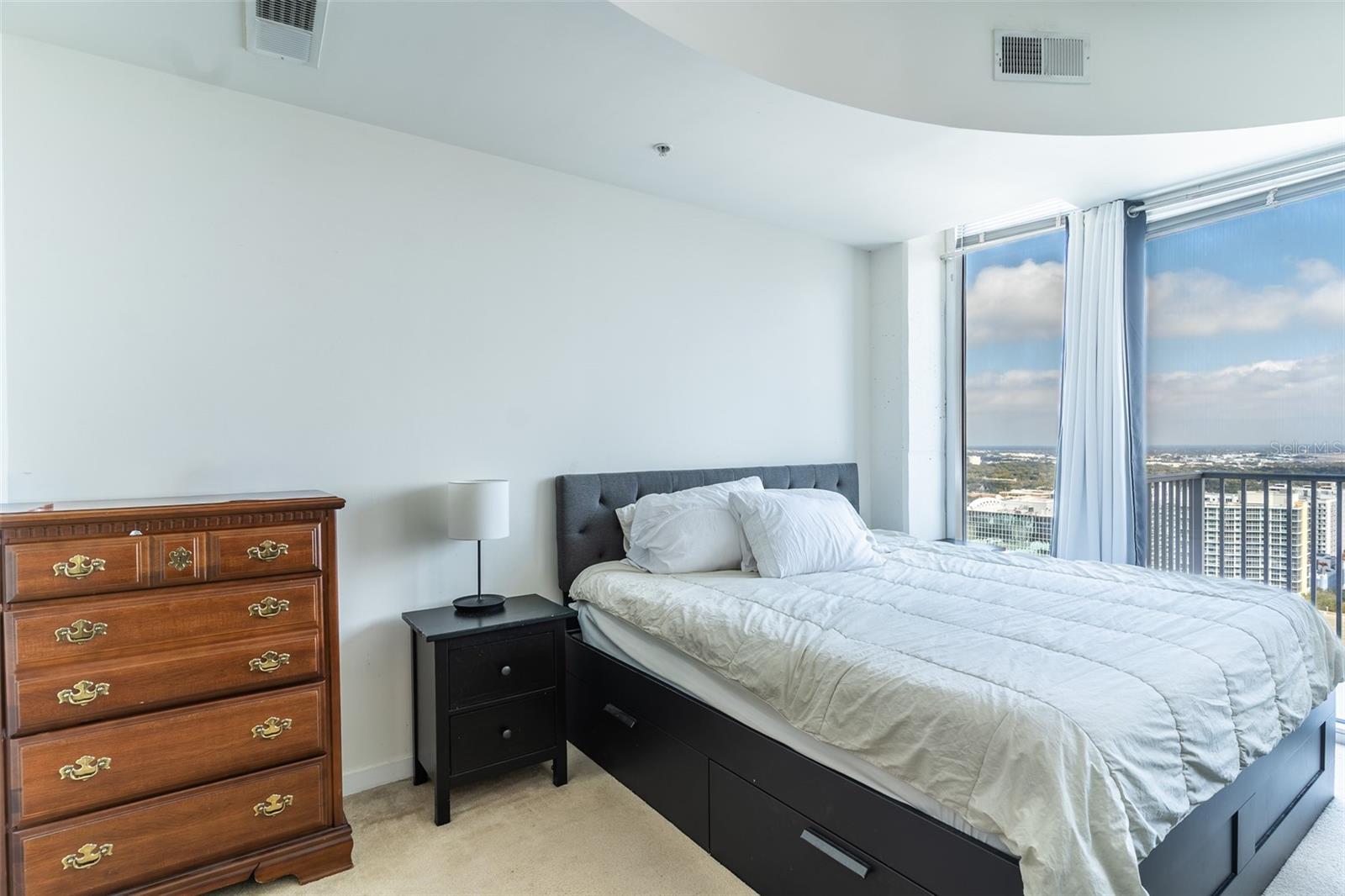 Image 8 of 33 For 155 Court Avenue 2503