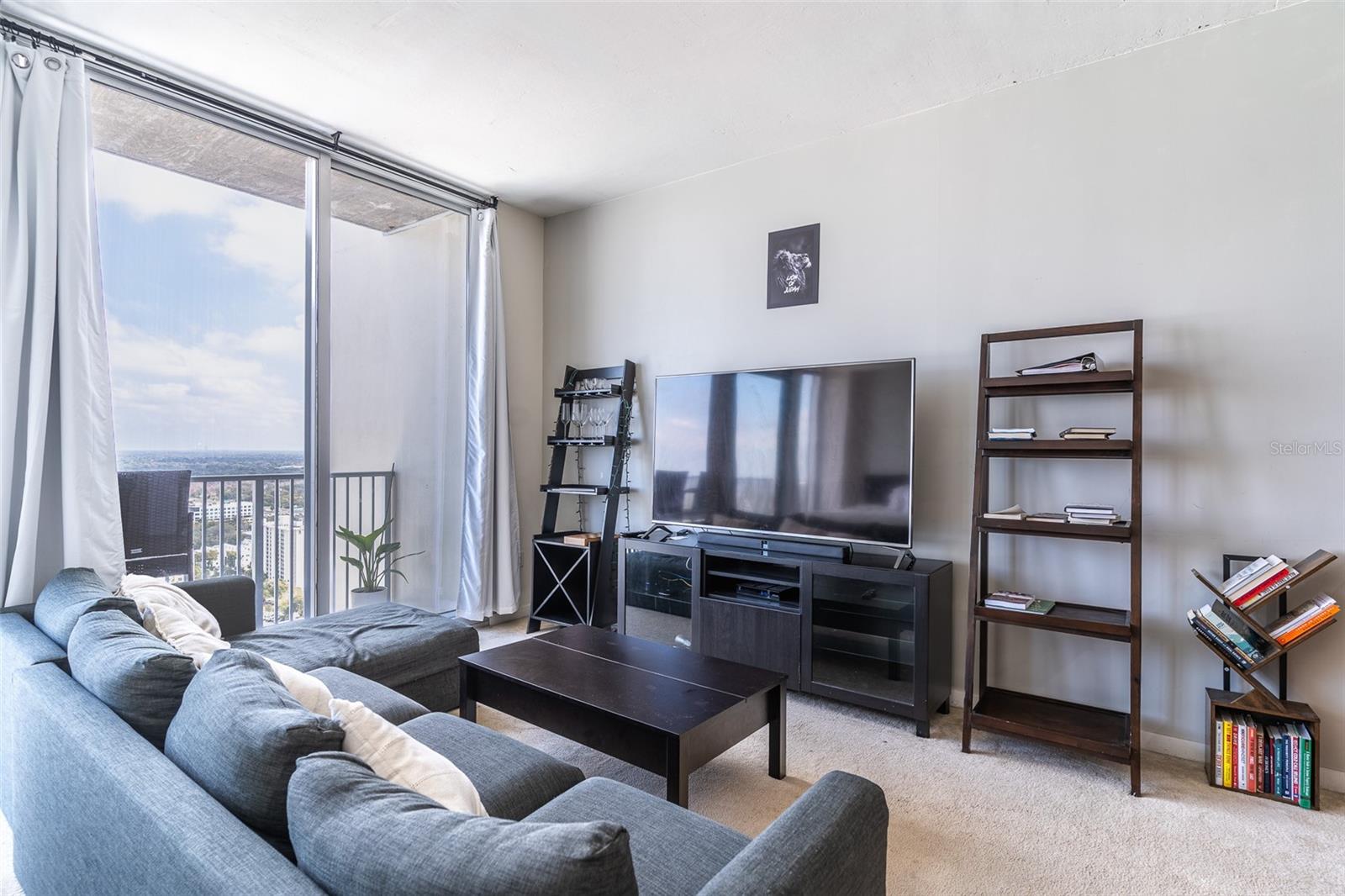 Image 9 of 33 For 155 Court Avenue 2503