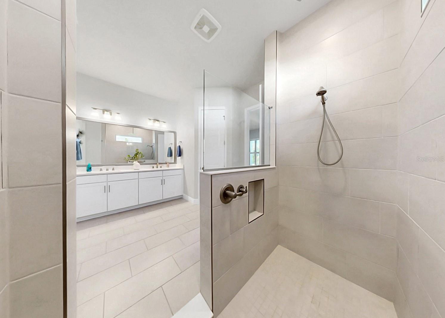 Image 39 of 72 For 5514 Limelight Drive