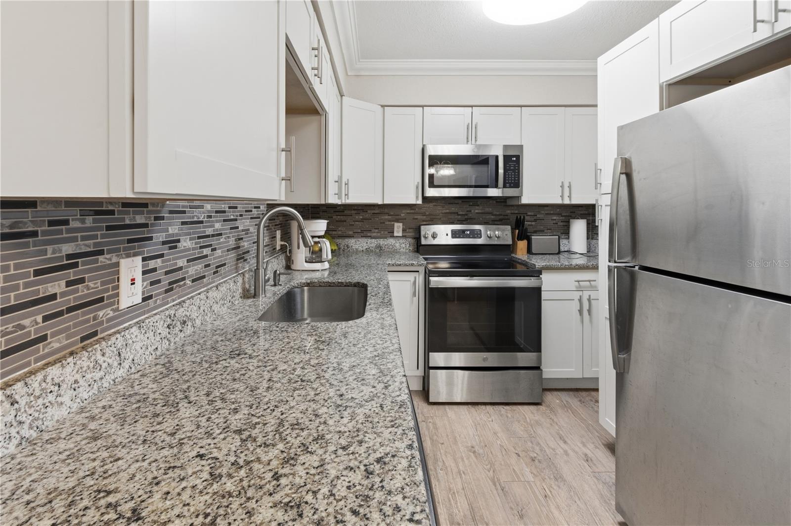 Image 13 of 27 For 606 Holt Circle