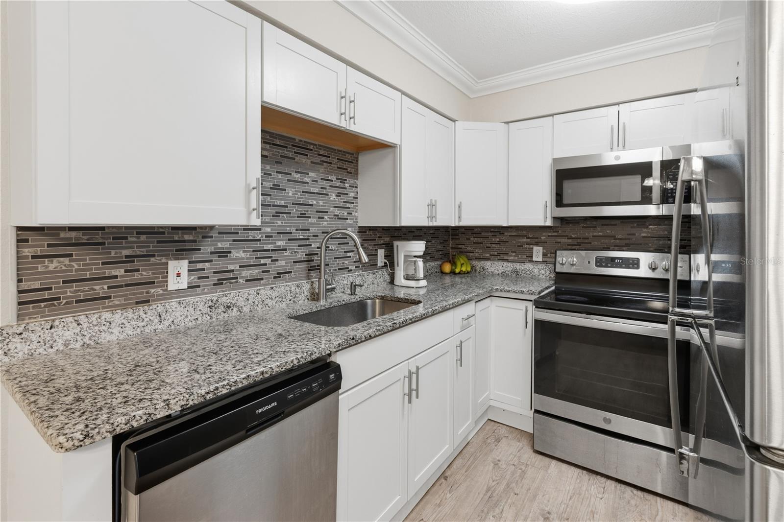 Image 14 of 27 For 606 Holt Circle