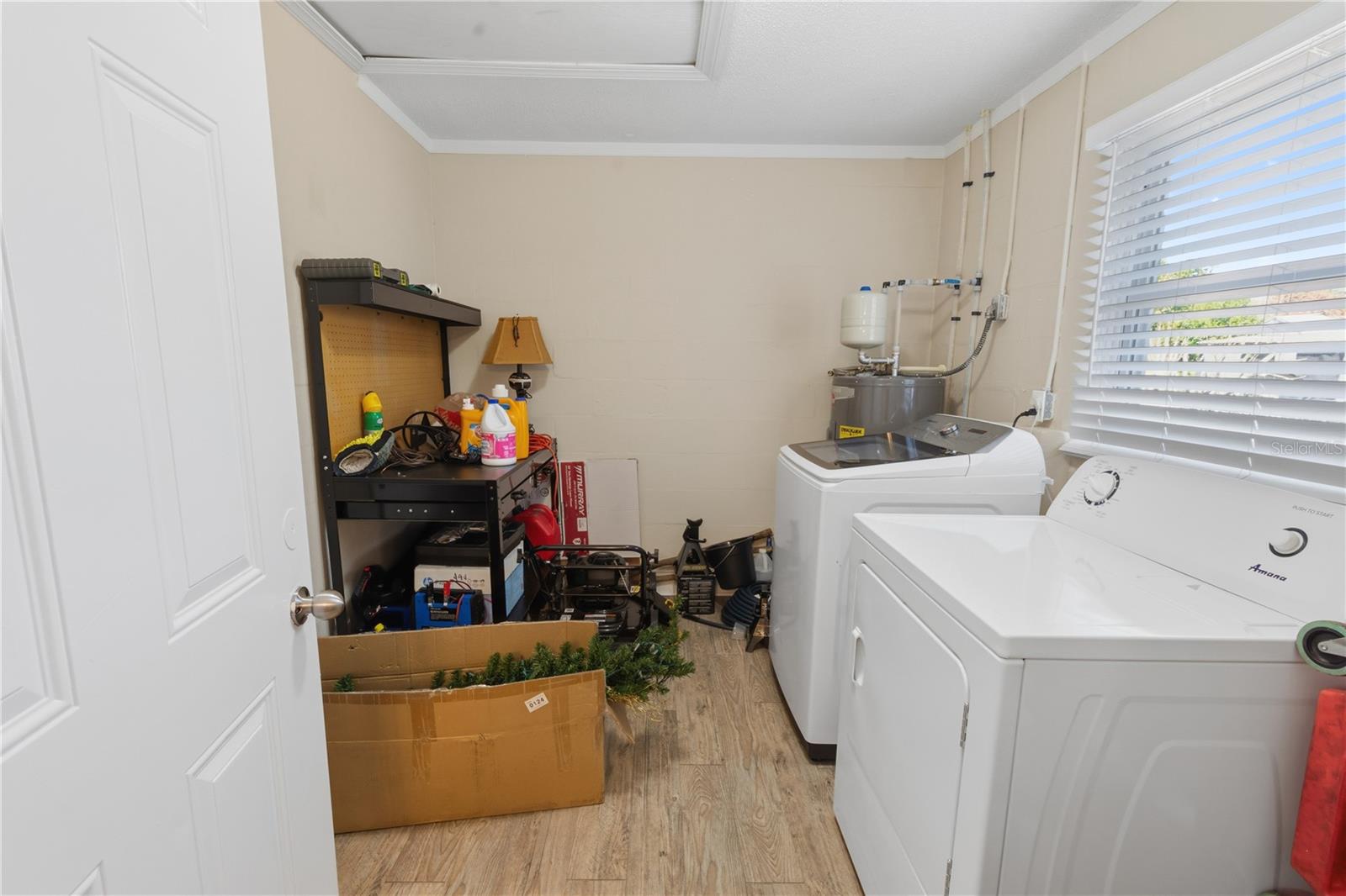 Image 16 of 27 For 606 Holt Circle