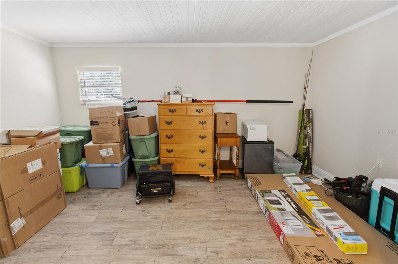 Image 17 of 27 For 606 Holt Circle