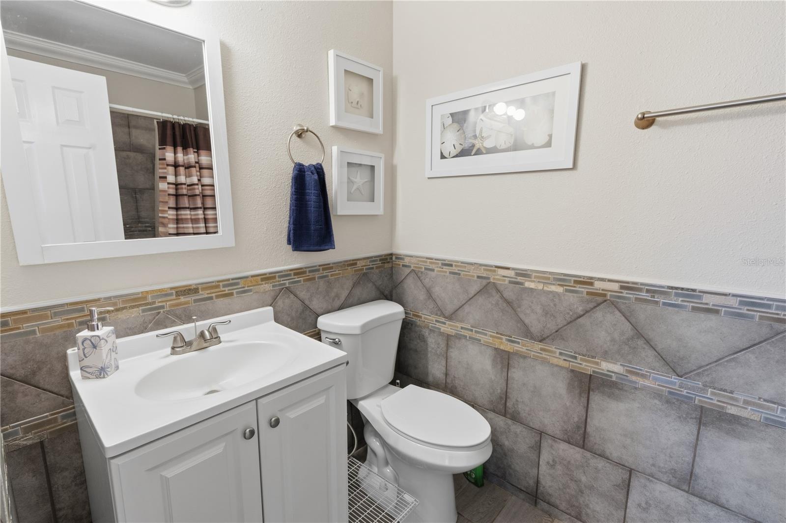 Image 18 of 27 For 606 Holt Circle