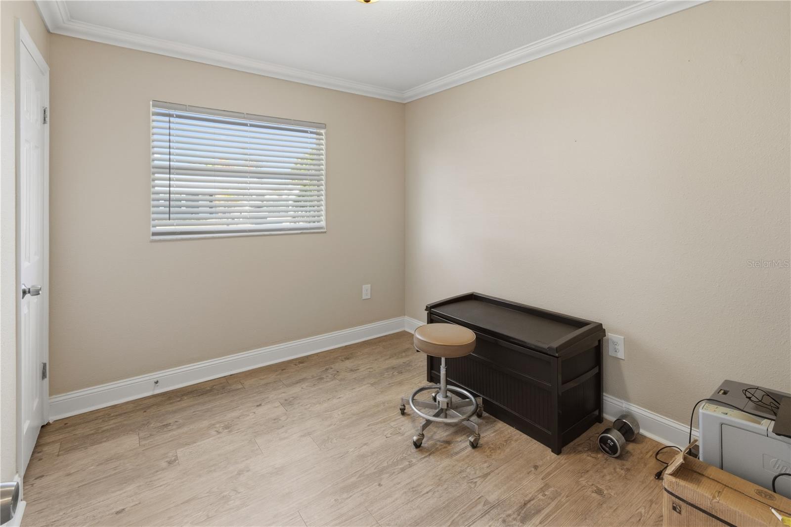 Image 20 of 27 For 606 Holt Circle