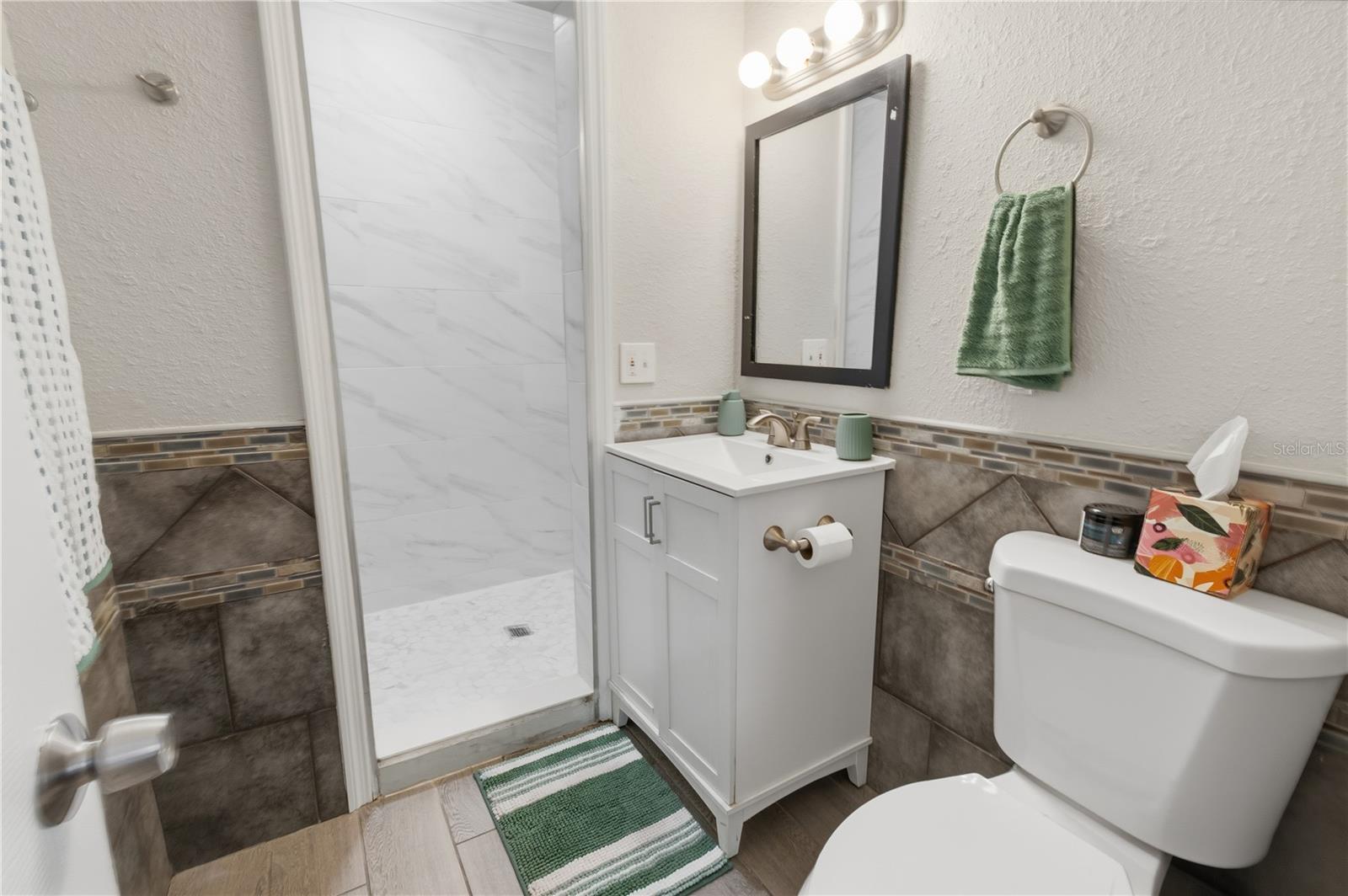 Image 26 of 27 For 606 Holt Circle