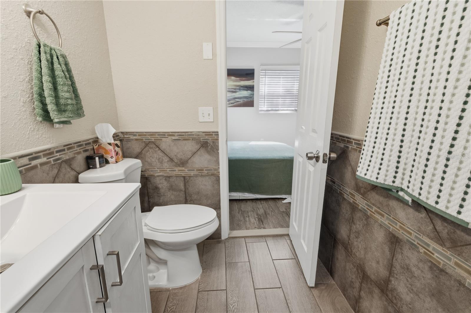 Image 27 of 27 For 606 Holt Circle