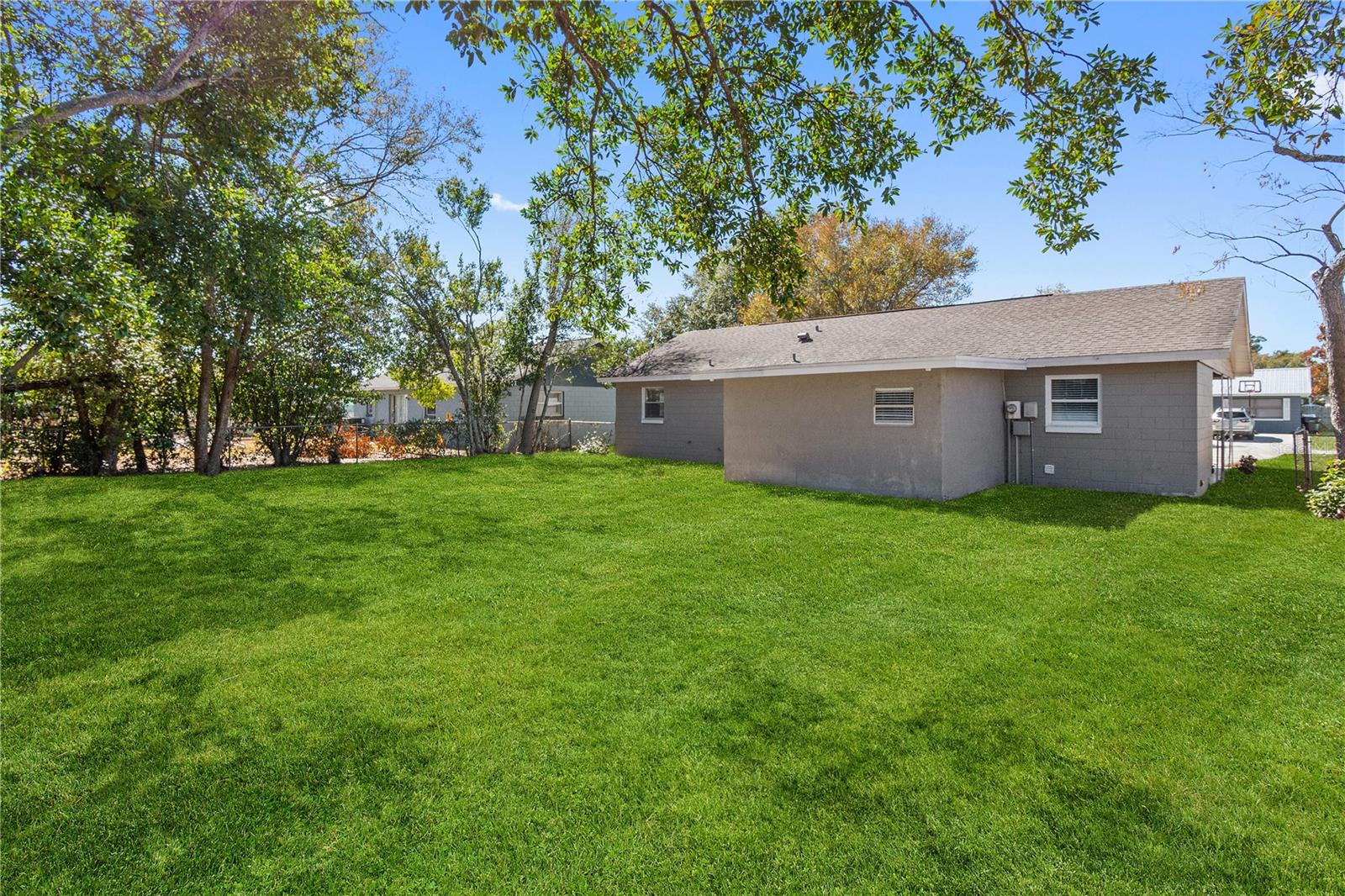 Image 5 of 27 For 606 Holt Circle