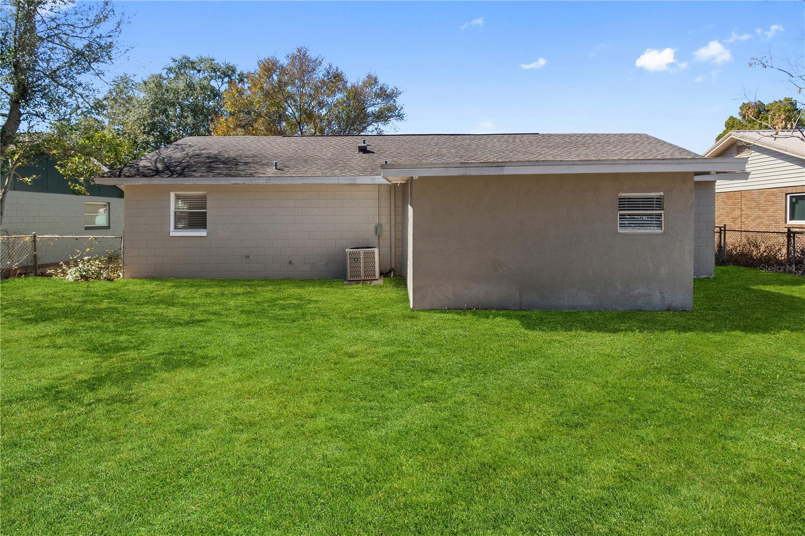 Image 7 of 27 For 606 Holt Circle