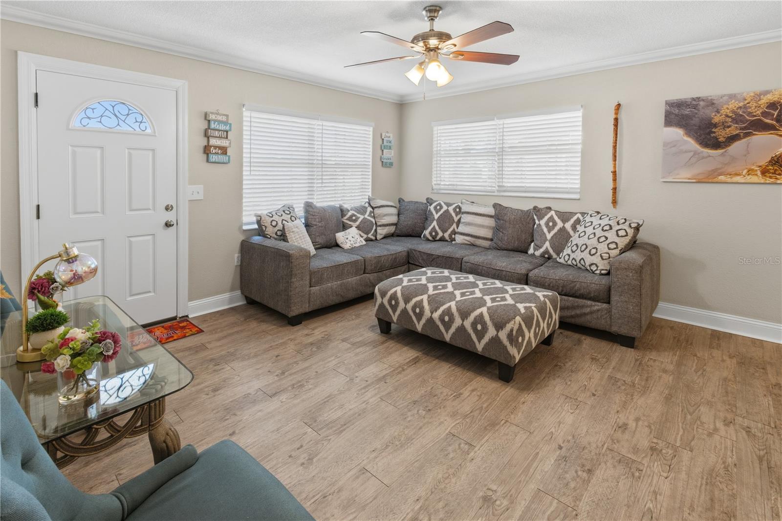 Image 9 of 27 For 606 Holt Circle