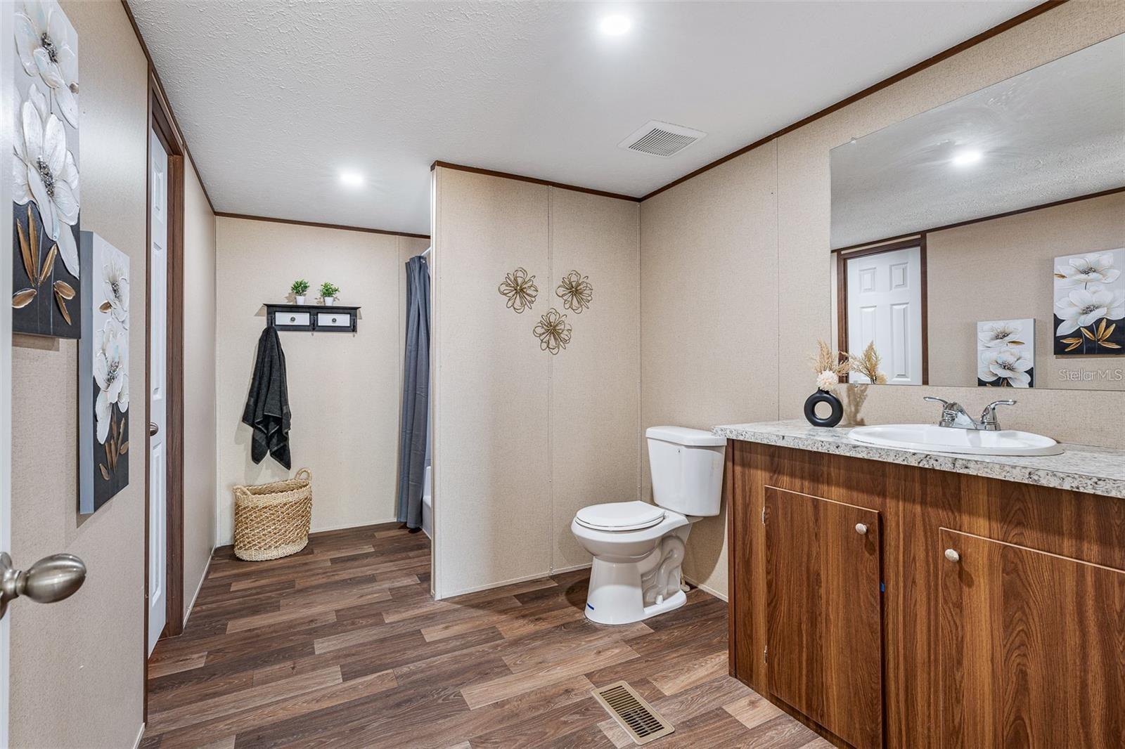 Image 26 of 35 For 8150 Cherokee Road