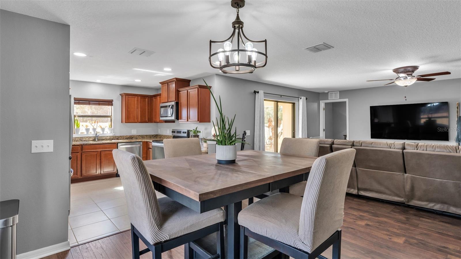 Image 10 of 26 For 2369 Isabella Court