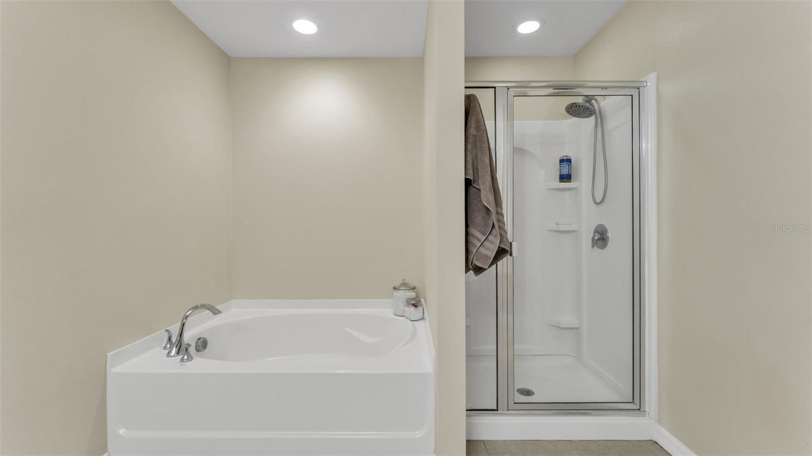 Image 15 of 26 For 2369 Isabella Court