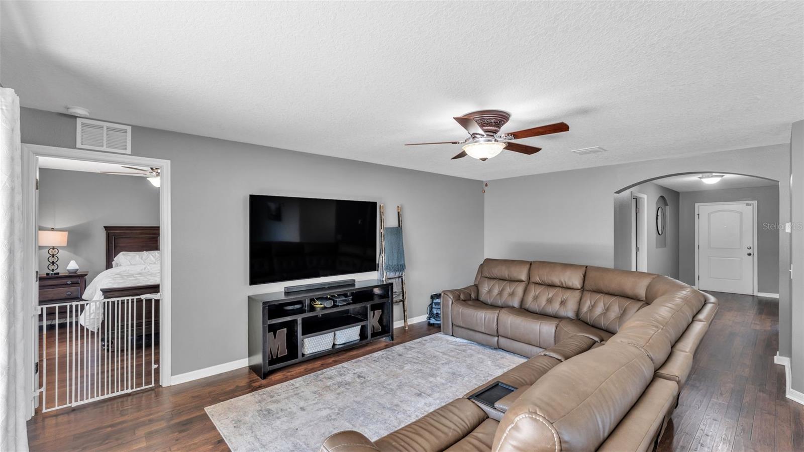 Image 4 of 26 For 2369 Isabella Court