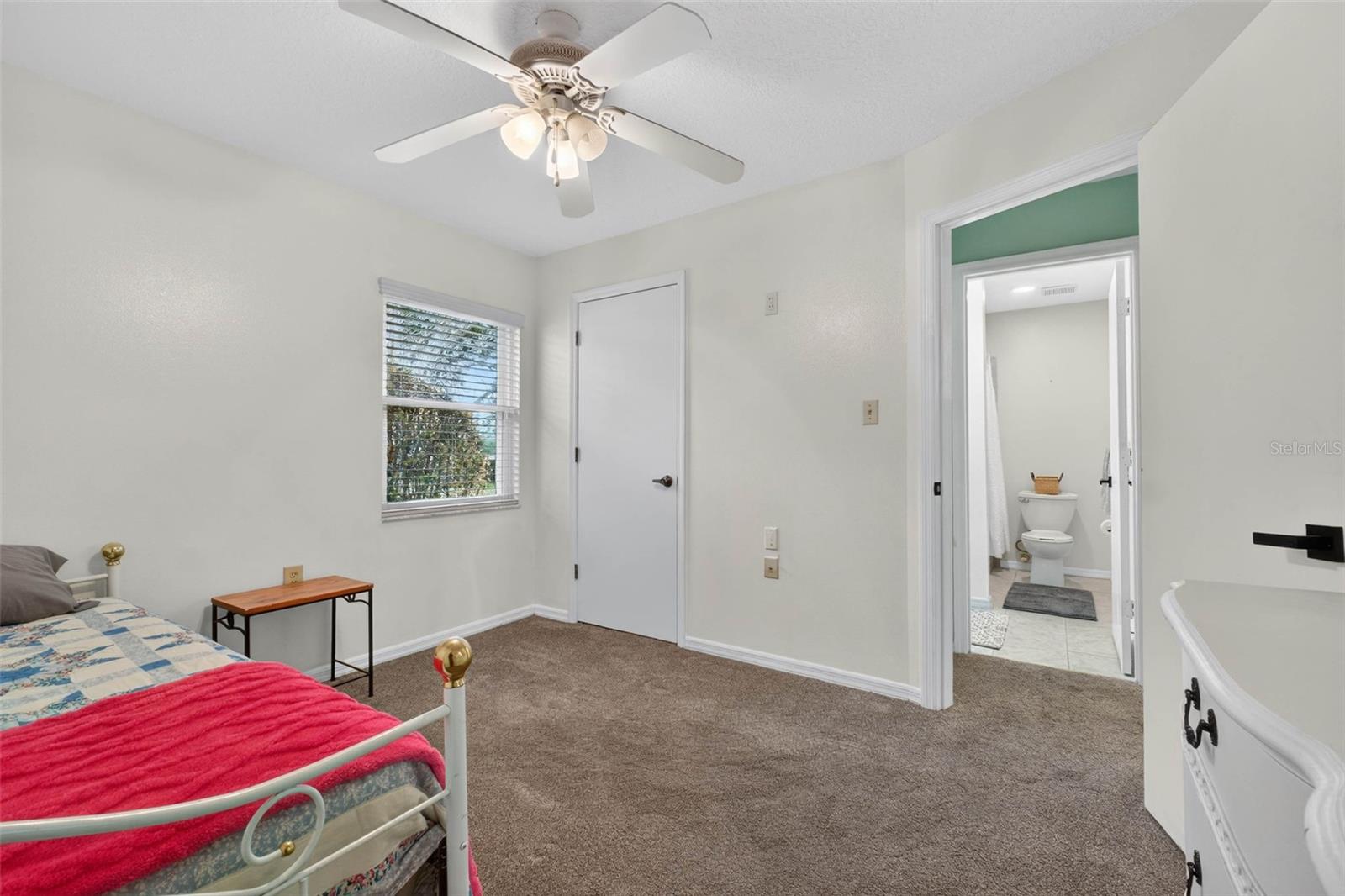 Image 17 of 37 For 570 Eagle Run