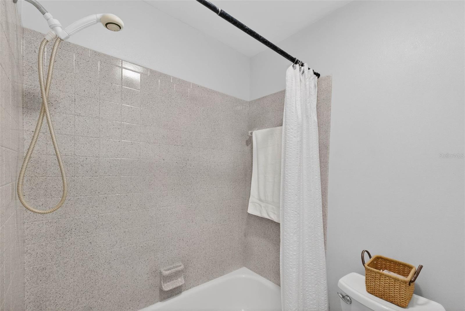 Image 19 of 37 For 570 Eagle Run