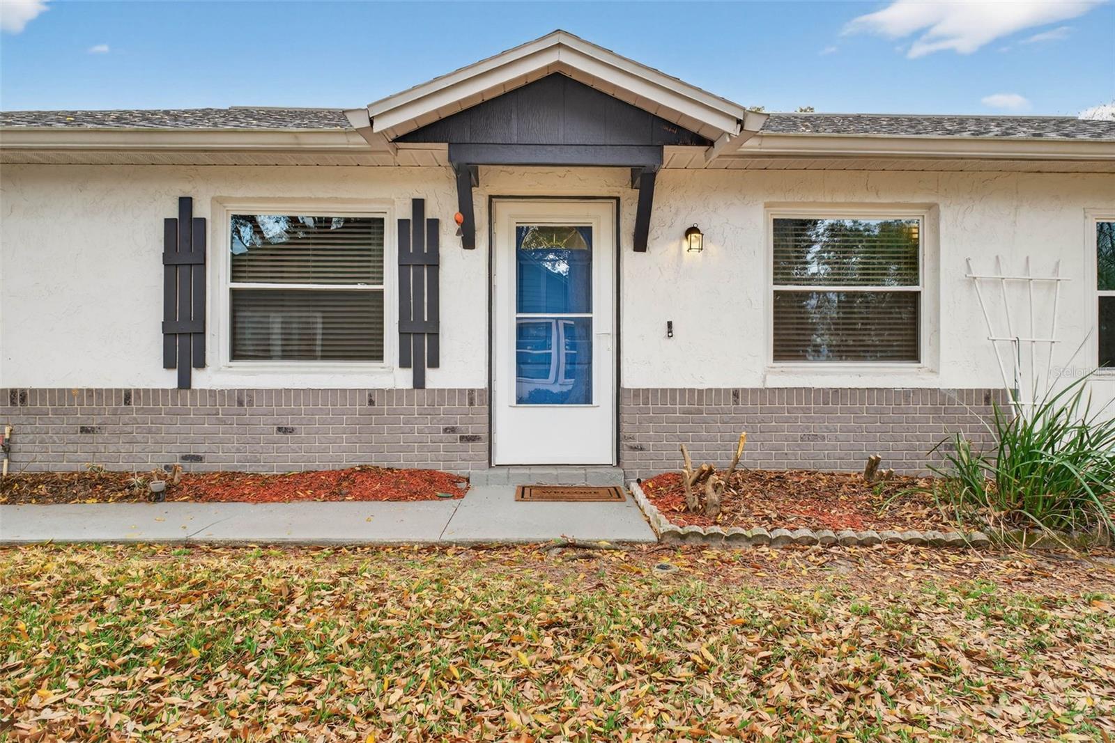 Image 2 of 37 For 570 Eagle Run