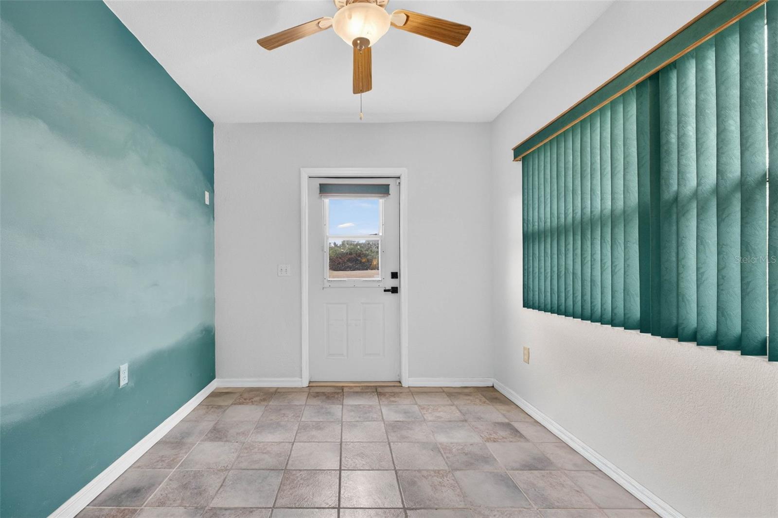 Image 22 of 37 For 570 Eagle Run