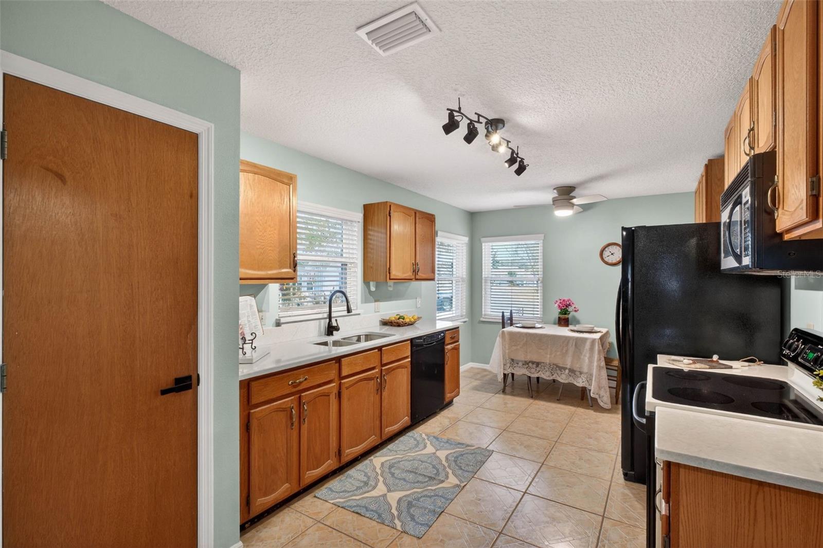 Image 8 of 37 For 570 Eagle Run